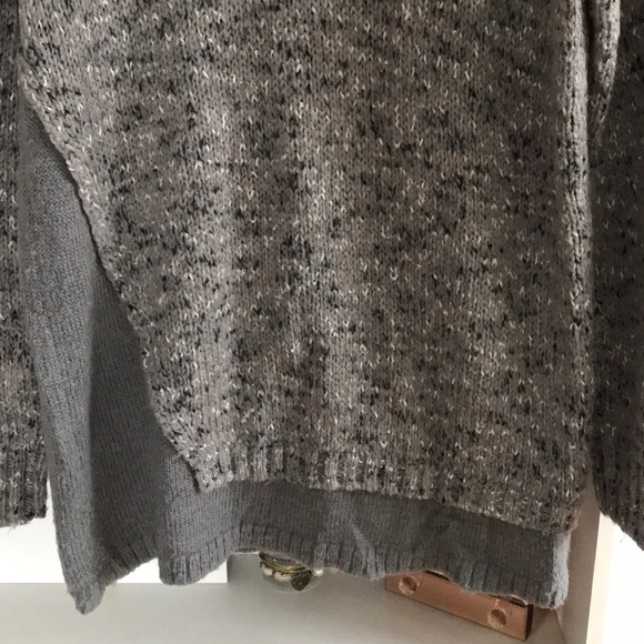 KENSIE Gray Turtleneck w/Side Split Design Sweater - Picture 8 of 9